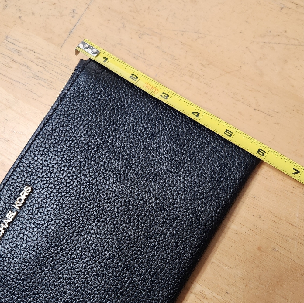 Michael Kors Jet Set Travel Wristlet - Picture 10 of 10